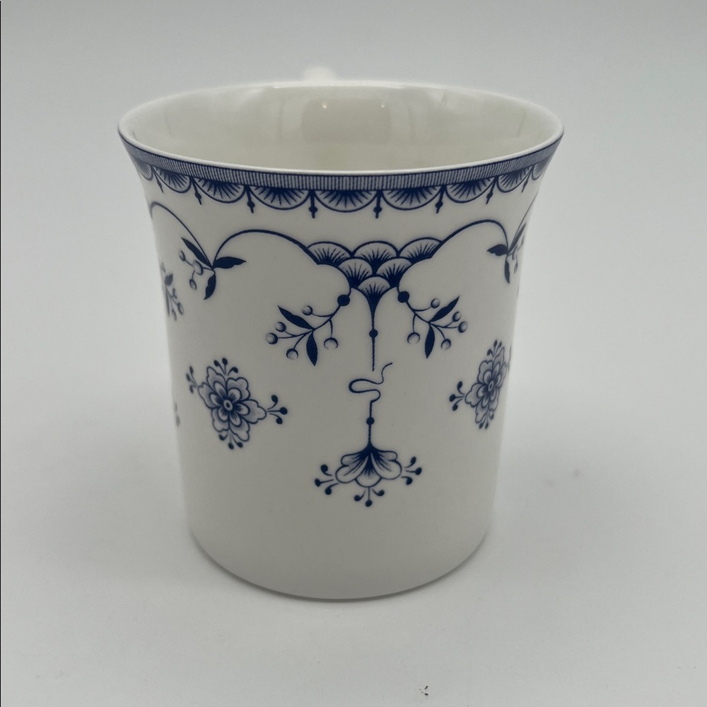 Elegant and Dainty ‘Ingrid’ Blue and White Fine Bone China by Queen’s. - Picture 2 of 9